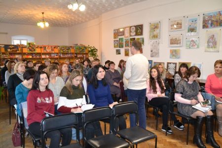 Реальність у смартфоні: у Луцьку відбувся семінар з питань протидії (кібер)булінгу