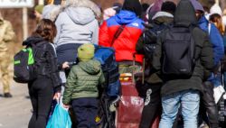 Якщо працівники редакції евакуювалися з дітьми за кордон